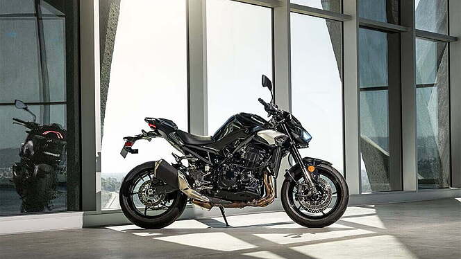 Kawasaki Z900 [2025] Review – Features, Performance, and Design